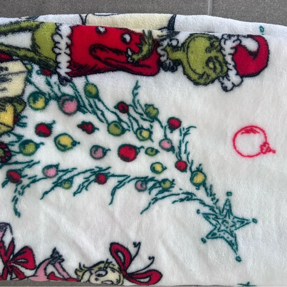The Grinch Holiday Plush Blanket‎ Christmas Oversized Throw 50x70 NWOT